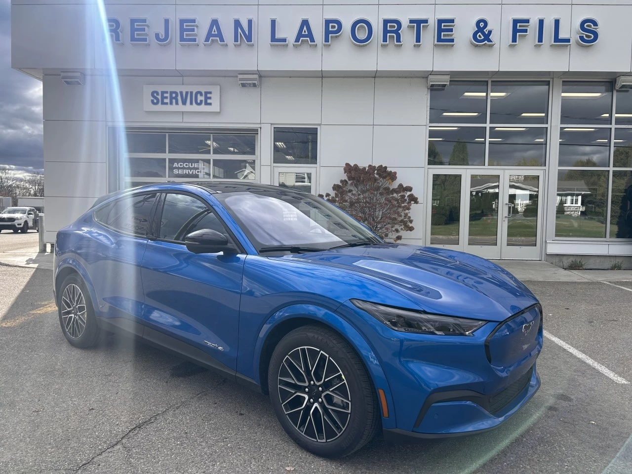 2025 Ford Mustang Mach-E PREMIUM AWD Main Image