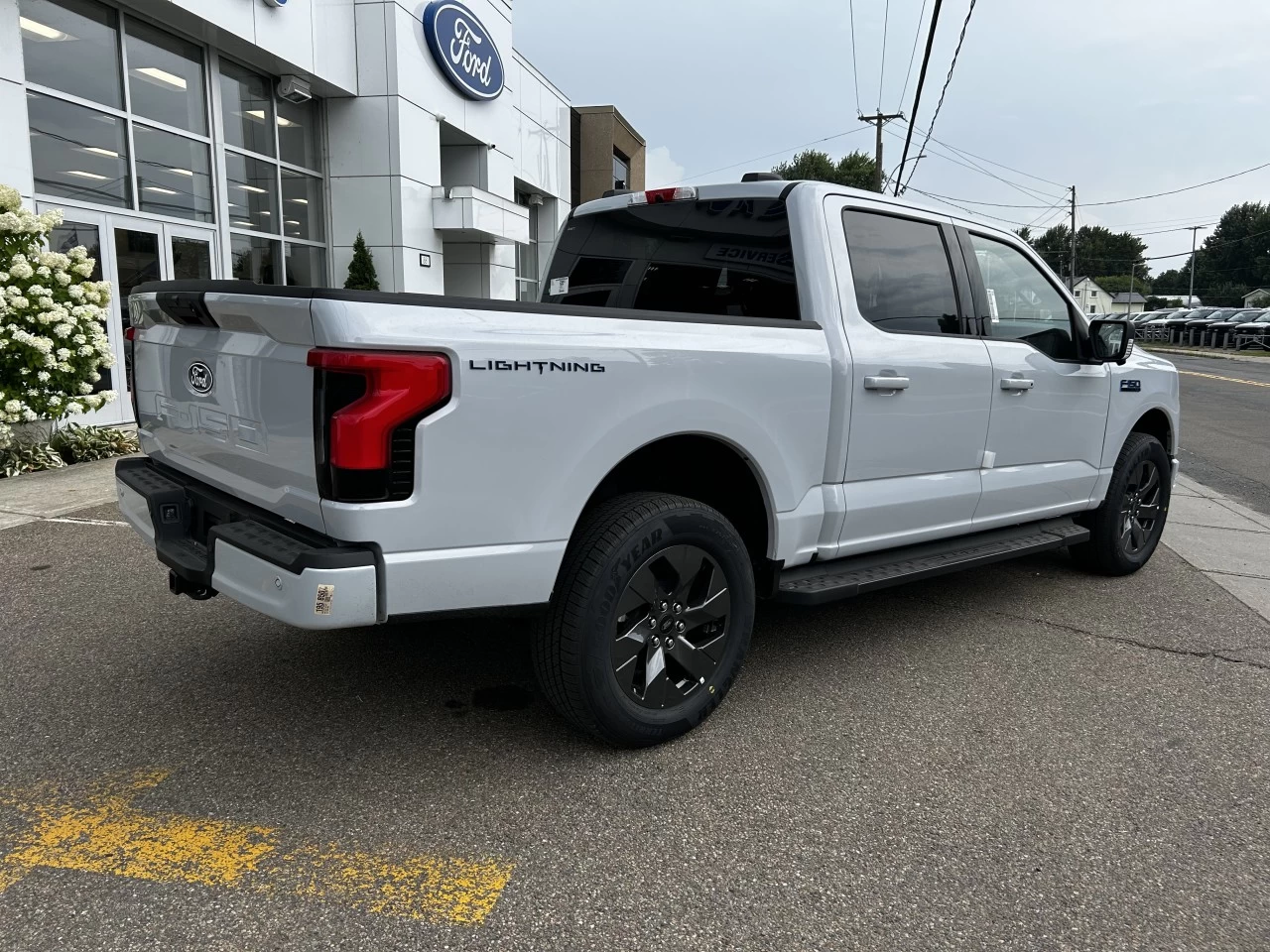 2025 Ford F-150 Lightning FLASH https://www.st-norbertford.com/resize/b990ff35b810a3abc0cc817b2ca24889-1
