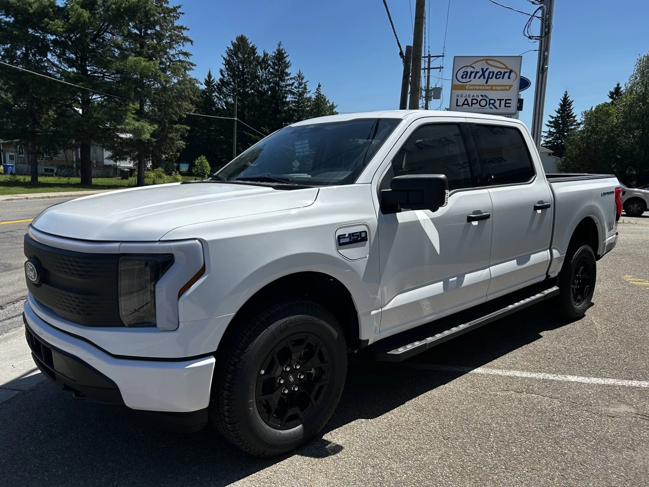 2025 Ford F-150 Lightning XLT https://www.st-norbertford.com/resize/b990ff35b810a3abc0cc817b2ca24889-1