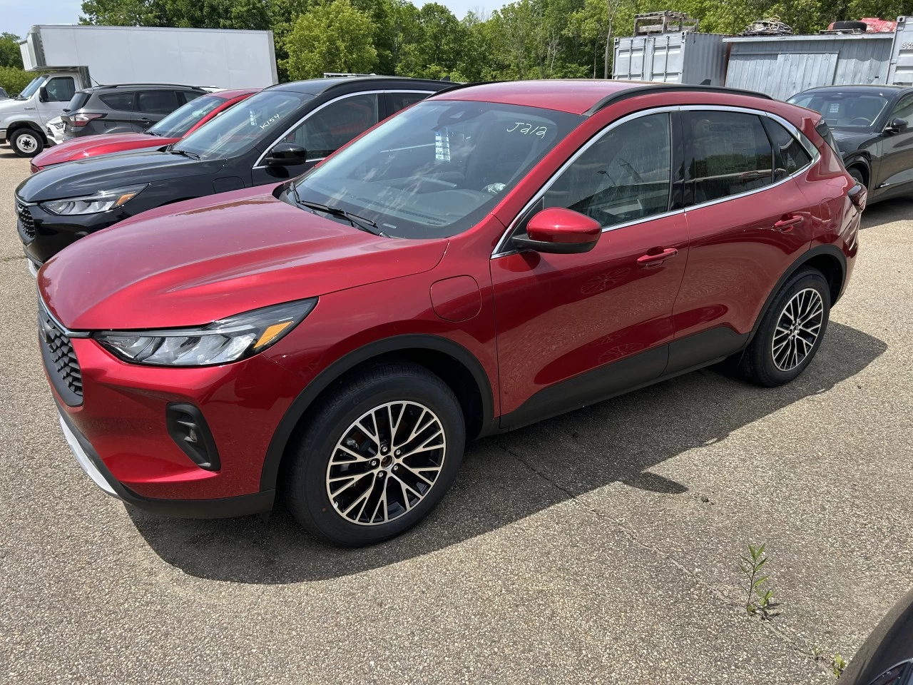 2025 Ford Escape PHEV FWD https://www.st-norbertford.com/resize/b990ff35b810a3abc0cc817b2ca24889-1