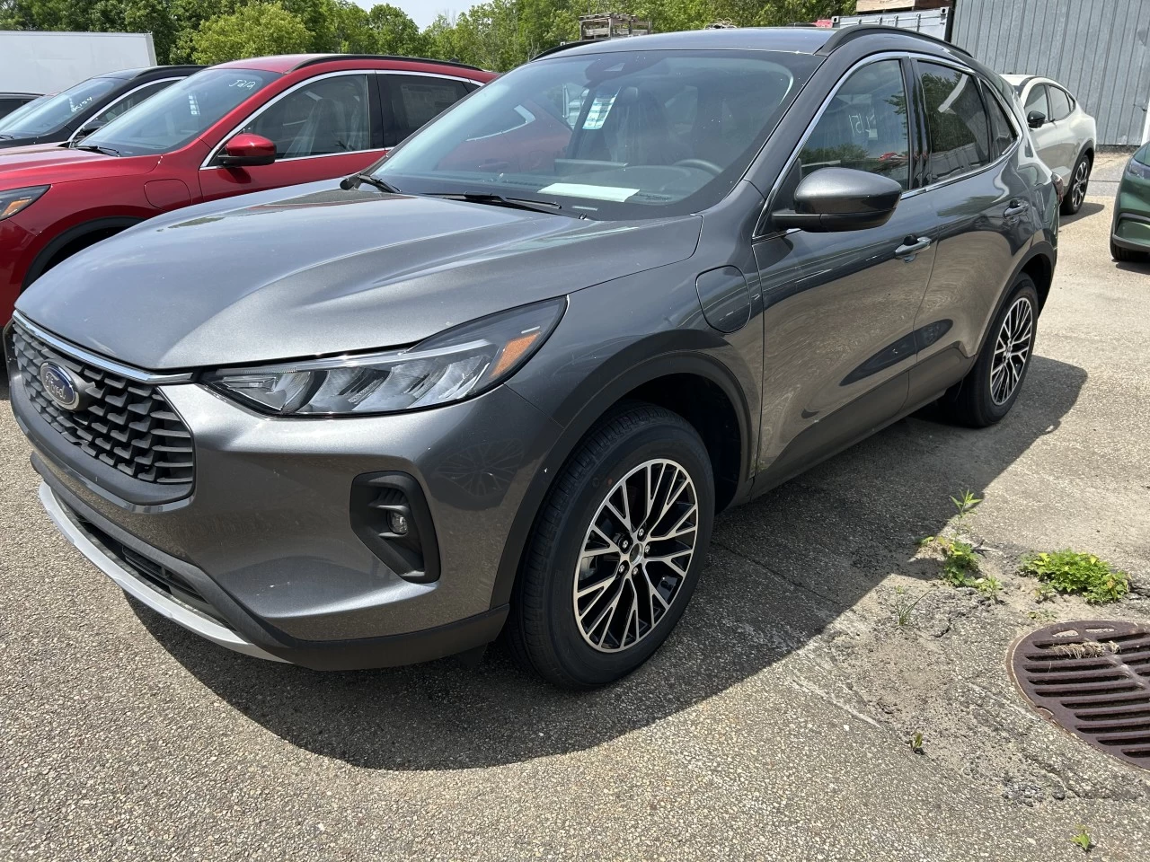 2025 Ford Escape PHEV FWD https://www.st-norbertford.com/resize/b990ff35b810a3abc0cc817b2ca24889-1