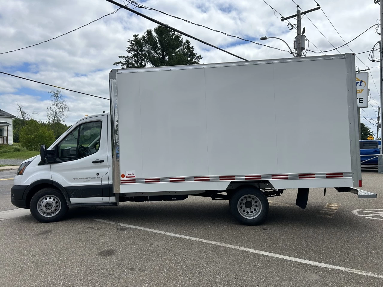 2024 Ford Transit-350 HD T-350 RWD 9950 GVWR DRW Image principale