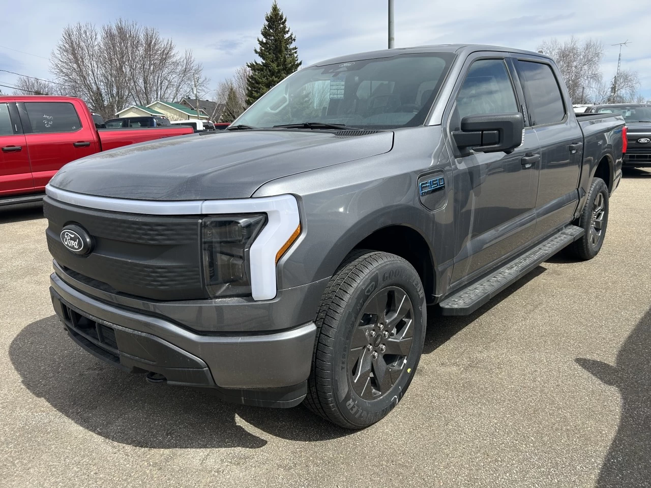 2024 Ford F-150 Lightning XLT 4x4 https://www.st-norbertford.com/resize/b990ff35b810a3abc0cc817b2ca24889-1