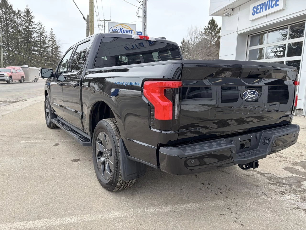 2025 Ford F-150 Lightning FLASH https://www.st-norbertford.com/resize/b990ff35b810a3abc0cc817b2ca24889-1