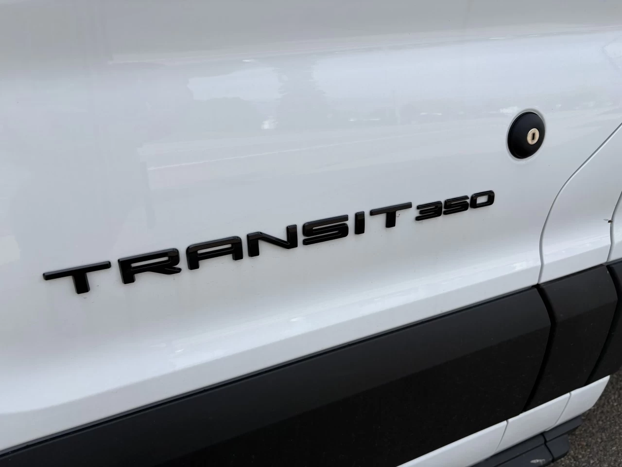 2026 Ford Transit-350 T-350 RWD 9500 GVWR SRW 501a https://www.st-norbertford.com/resize/b990ff35b810a3abc0cc817b2ca24889-1