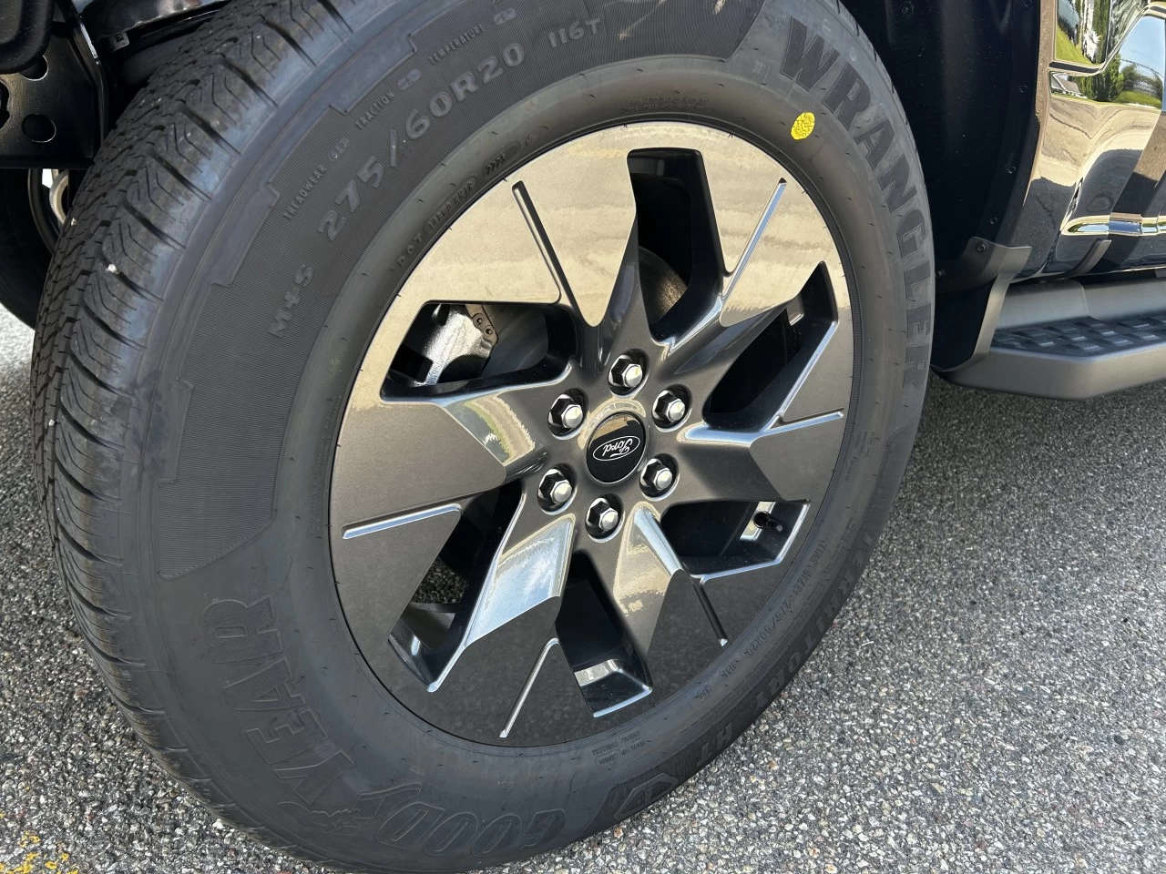 2025 Ford F-150 Lightning FLASH https://www.st-norbertford.com/resize/b990ff35b810a3abc0cc817b2ca24889-1
