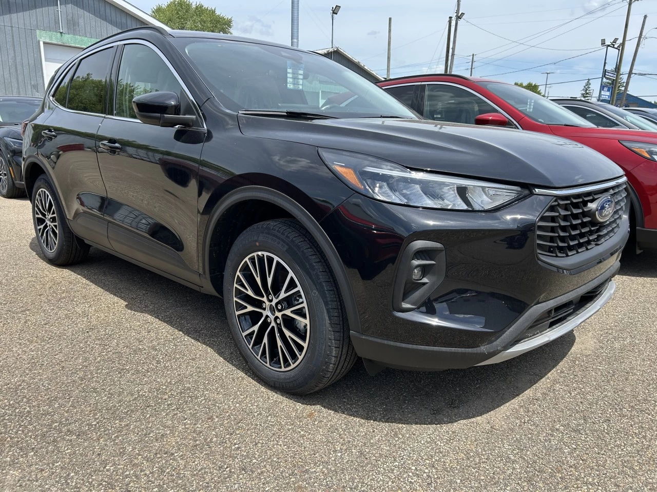 2025 Ford Escape PHEV FWD https://www.st-norbertford.com/resize/b990ff35b810a3abc0cc817b2ca24889-1