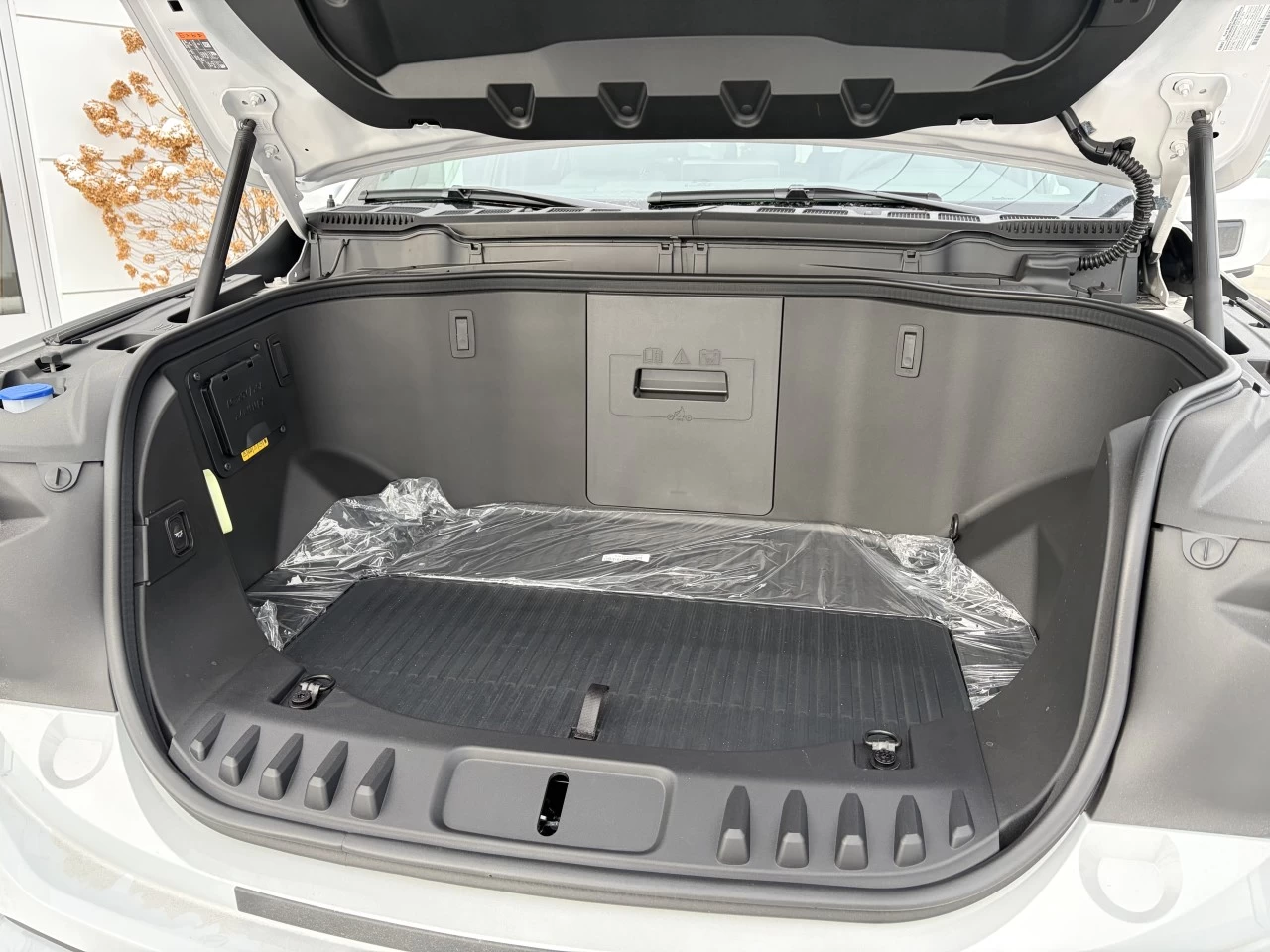 2025 Ford F-150 Lightning LARIAT TOIT OUVRANT SYNC4A BATTERIE LONGUE DURÉE 131KWH https://www.st-norbertford.com/resize/b990ff35b810a3abc0cc817b2ca24889-1