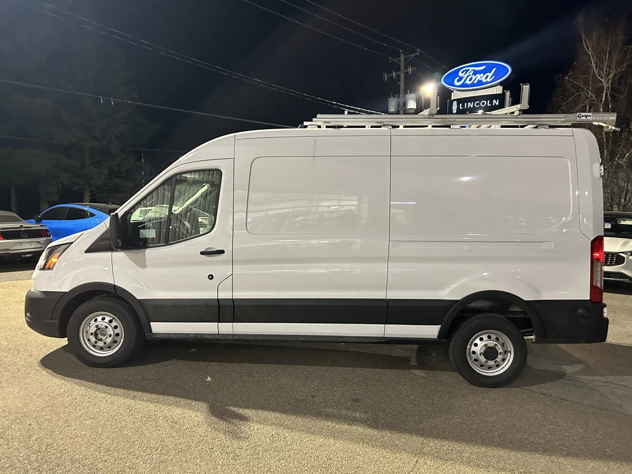 2024 Ford Transit fourgon utilitaire Transit 250 AWD toit moyen empattement long 148 Main Image