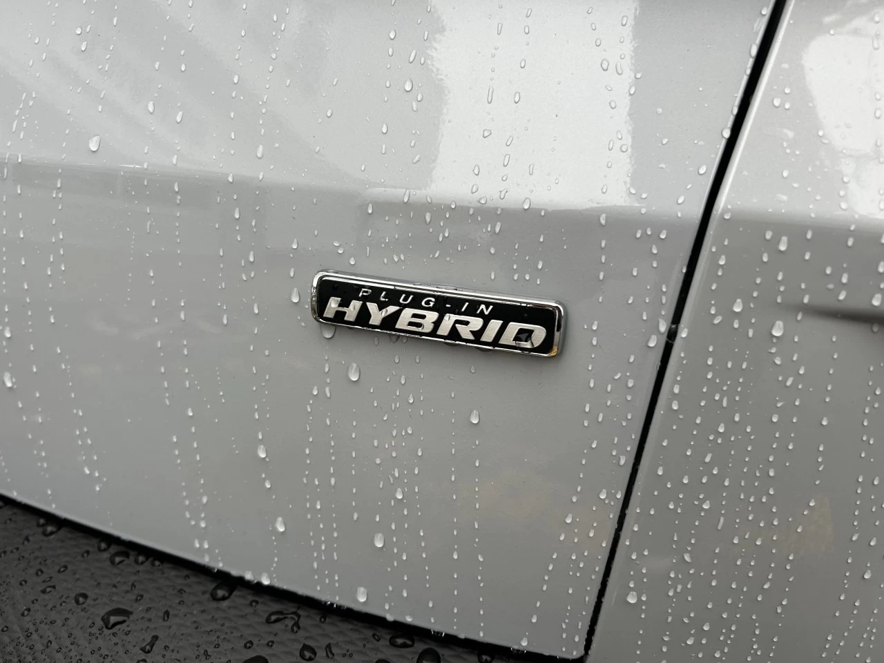 2026 Ford Escape PHEV https://www.st-norbertford.com/resize/b990ff35b810a3abc0cc817b2ca24889-1