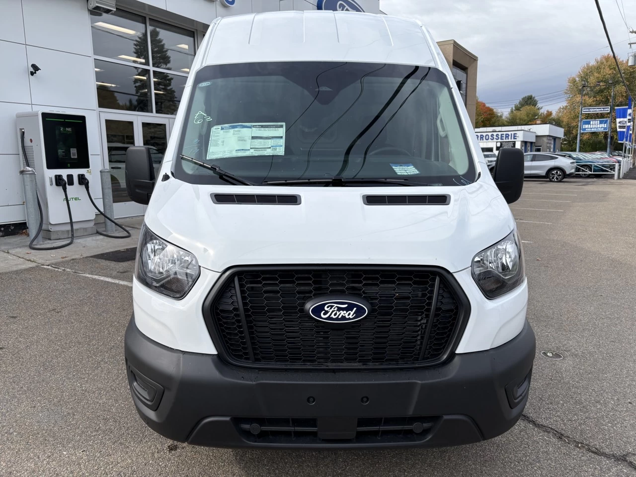 2027 Ford Transit fourgon utilitaire T-350 148" EL Hi Rf 9500 GVWR AWD Main Image