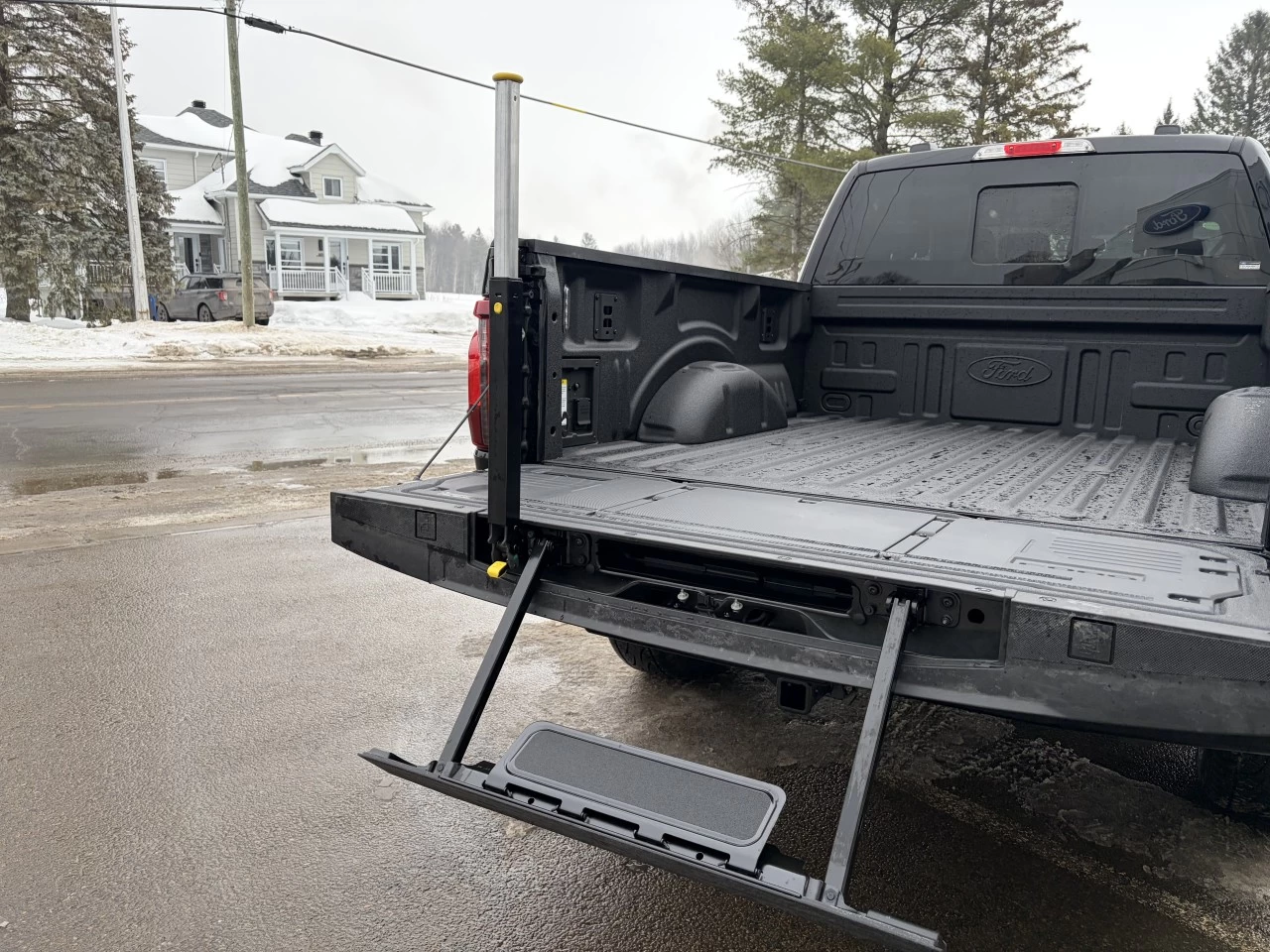 2026 Ford F-150 XLT 302A HEV ENSEMBLE REMORQUAGE SIÈGES CHAUFFANT https://www.st-norbertford.com/resize/b990ff35b810a3abc0cc817b2ca24889-1