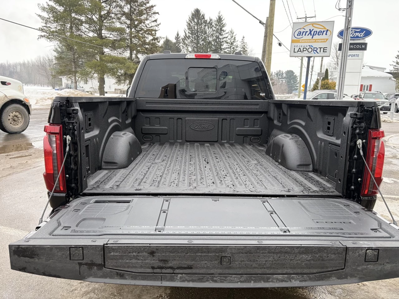 2026 Ford F-150 XLT 302A HEV ENSEMBLE REMORQUAGE SIÈGES CHAUFFANT https://www.st-norbertford.com/resize/b990ff35b810a3abc0cc817b2ca24889-1