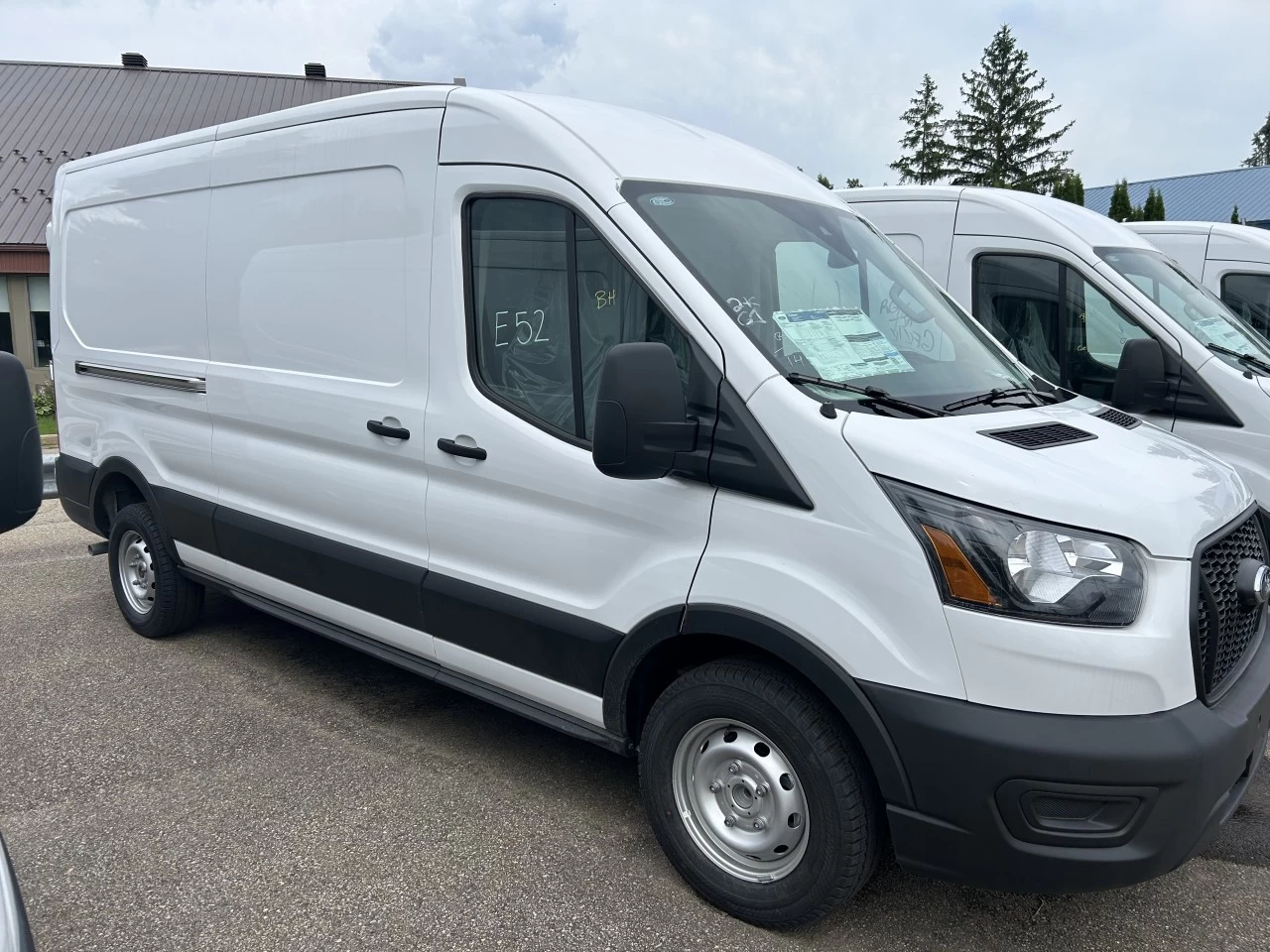 2025 Ford Transit fourgon utilitaire T-250 148" Med Rf 9070 GVWR RWD Main Image