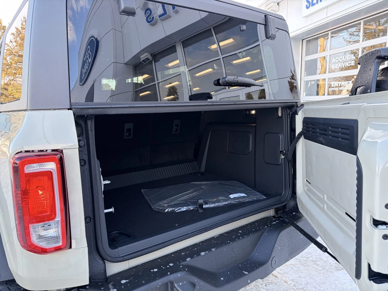 2026 Ford Bronco Big Bend https://www.st-norbertford.com/resize/b990ff35b810a3abc0cc817b2ca24889-1