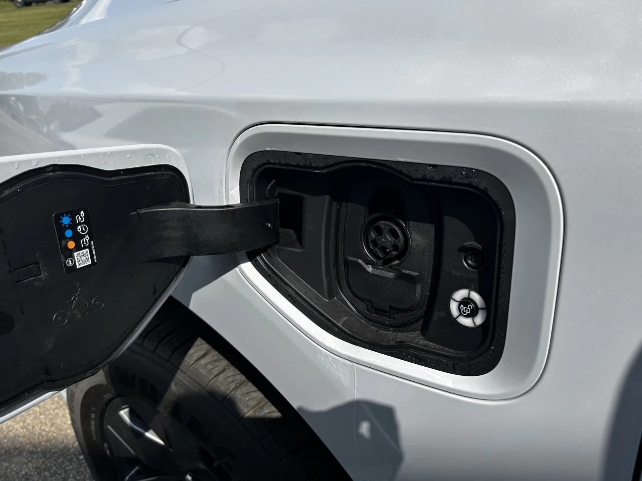 2025 Ford F-150 Lightning FLASH https://www.st-norbertford.com/resize/b990ff35b810a3abc0cc817b2ca24889-1