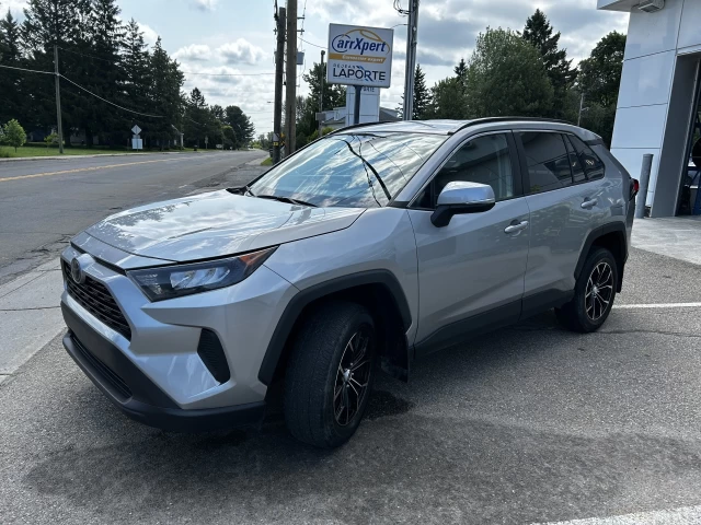 Toyota RAV4 LE 2020