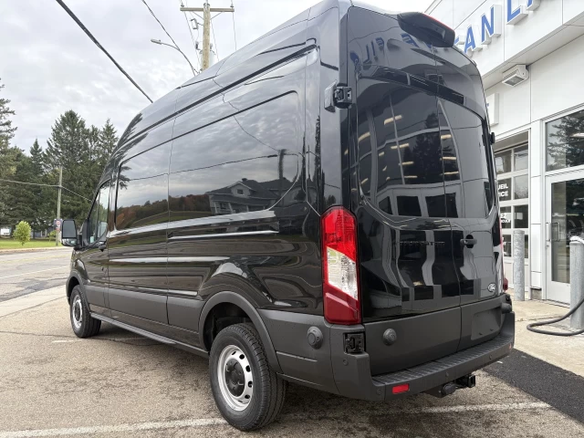 Ford Transit fourgon utilitaire TS 148 T-250 148" Hi Rf 9070 GVWR RWD 2026