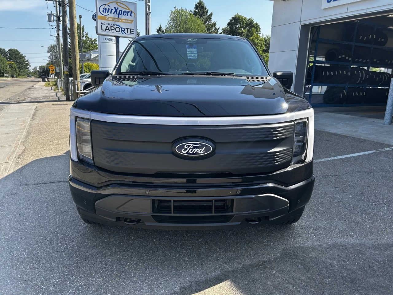 2025 Ford F-150 Lightning FLASH https://www.st-norbertford.com/resize/b990ff35b810a3abc0cc817b2ca24889-1
