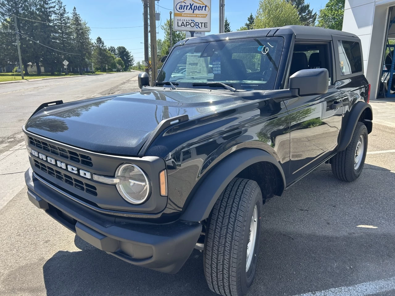 2025 Ford Bronco Base Main Image