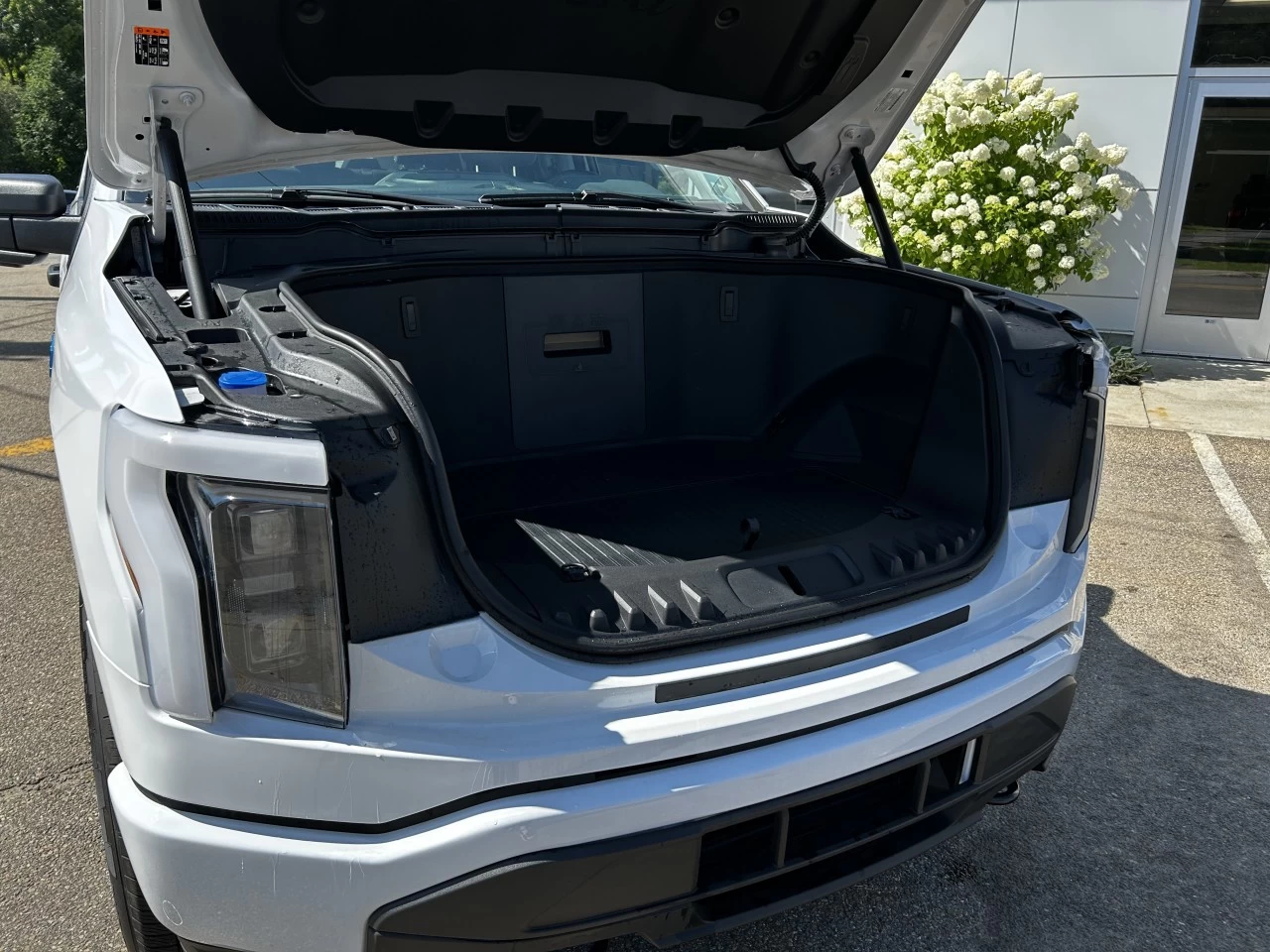 2024 Ford F-150 Lightning XLT https://www.st-norbertford.com/resize/b990ff35b810a3abc0cc817b2ca24889-1
