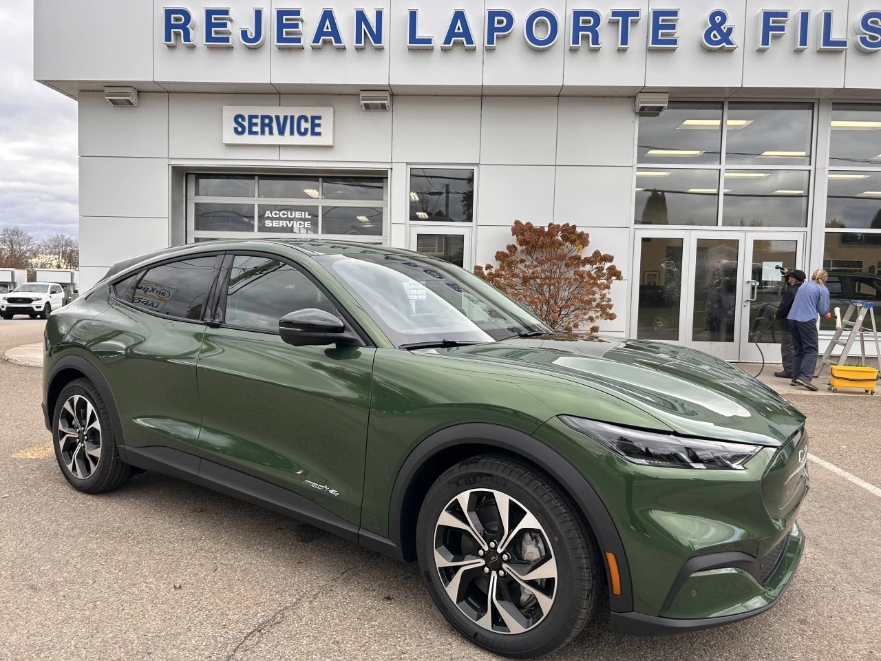 2025 Ford Mustang Mach-E SELECT AWD Main Image