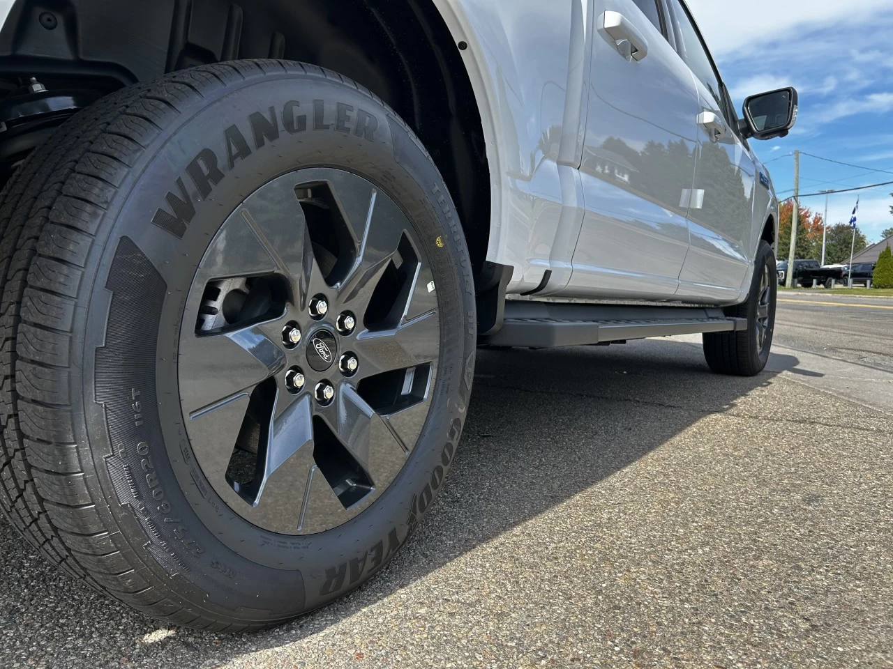 2025 Ford F-150 Lightning FLASH https://www.st-norbertford.com/resize/b990ff35b810a3abc0cc817b2ca24889-1