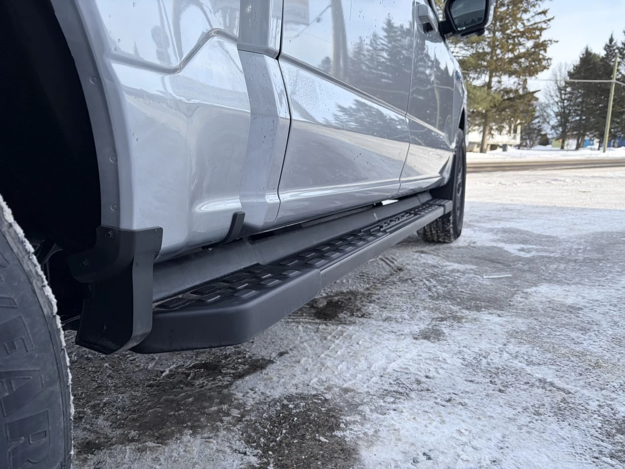 2025 Ford F-150 Lightning FLASH https://www.st-norbertford.com/resize/b990ff35b810a3abc0cc817b2ca24889-1