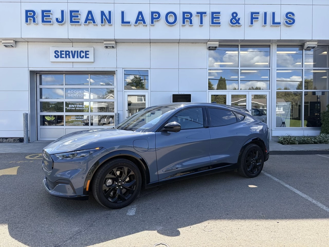 2023 Ford Mustang Mach-E PREMIUM TOIT PANORAMIQUE EXTENDED BATTERY ENSEMBLE NITE PONY https://www.st-norbertford.com/resize/b990ff35b810a3abc0cc817b2ca24889-1