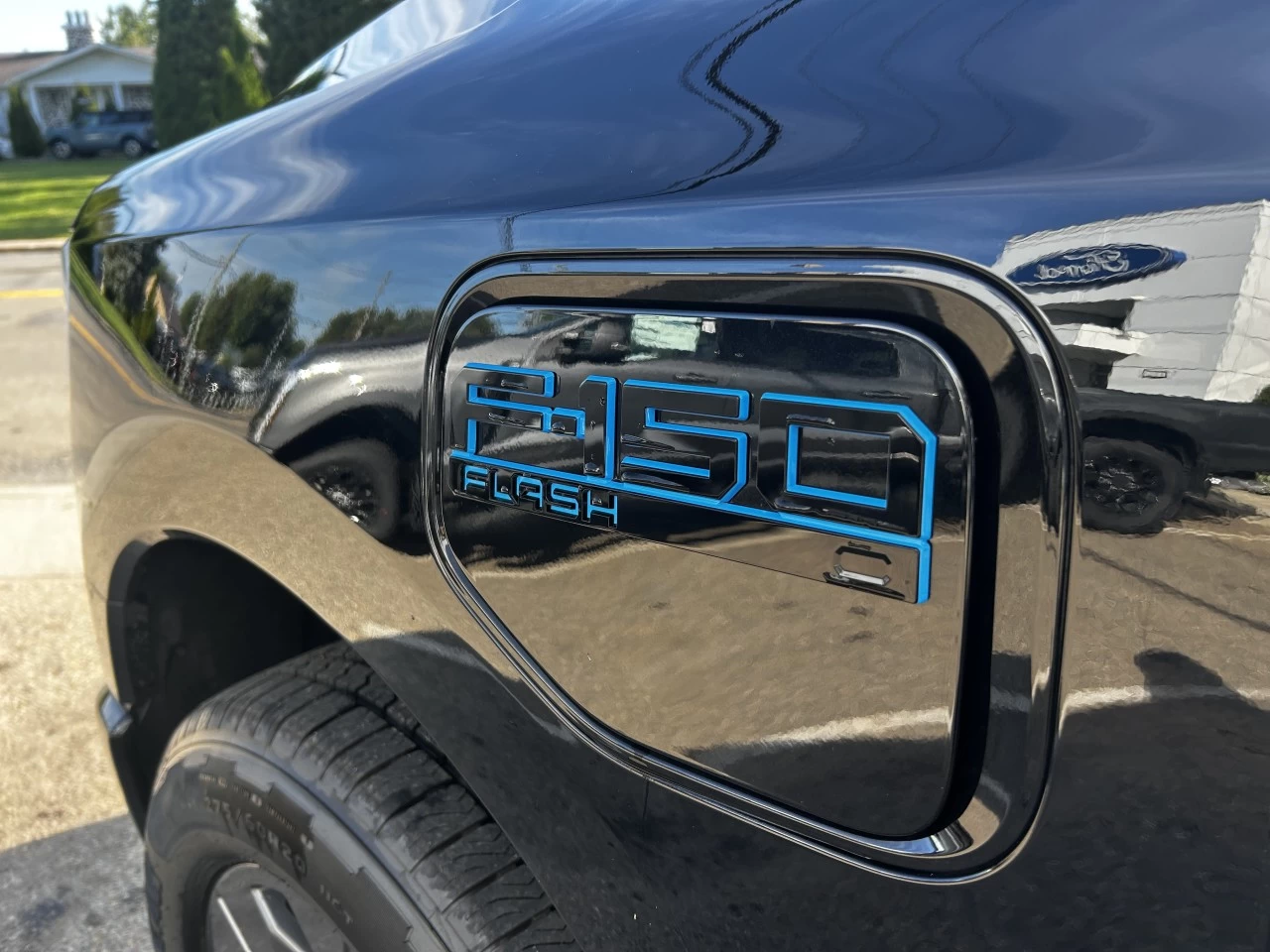 2025 Ford F-150 Lightning FLASH https://www.st-norbertford.com/resize/b990ff35b810a3abc0cc817b2ca24889-1
