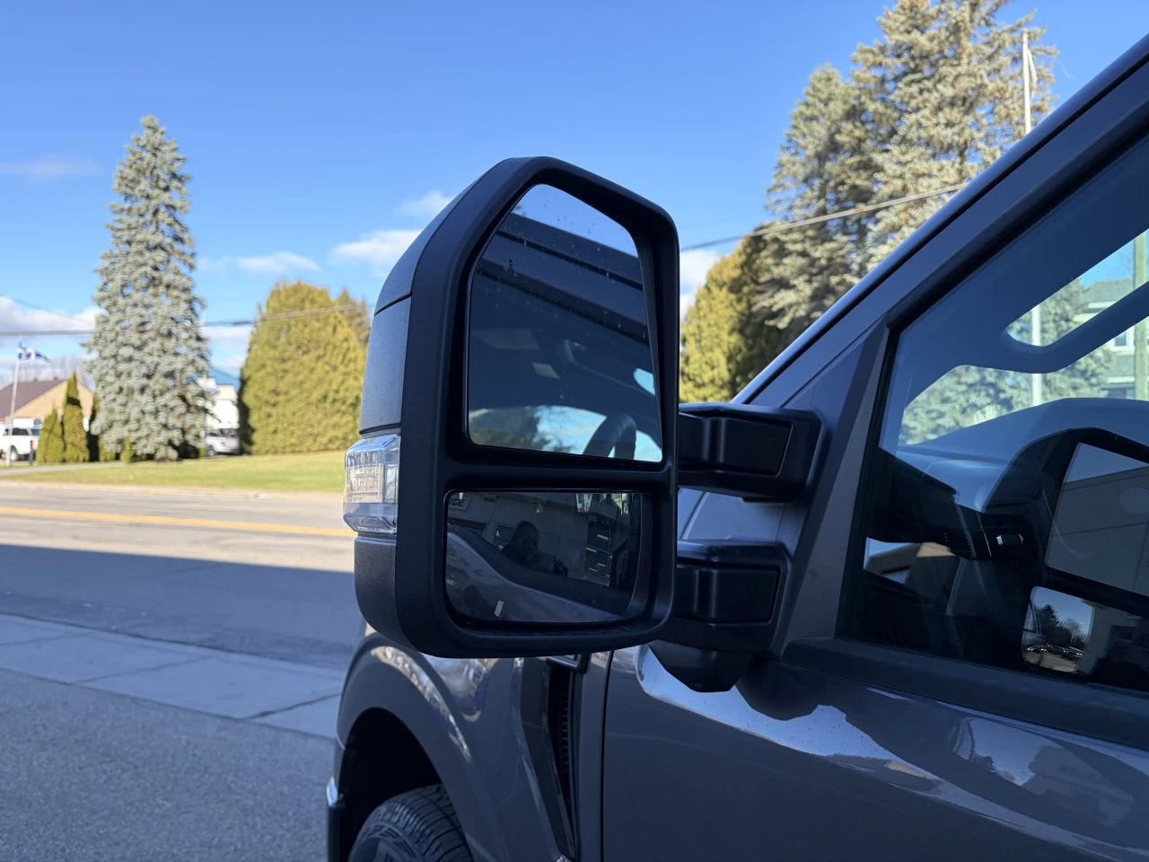 2025 Ford F-150 XLT Main Image