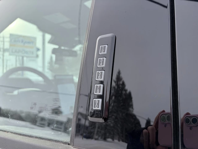 Ford F-150 Lightning LARIAT TOIT OUVRANT SYNC4A BATTERIE LONGUE DURÉE 131KWH 2025