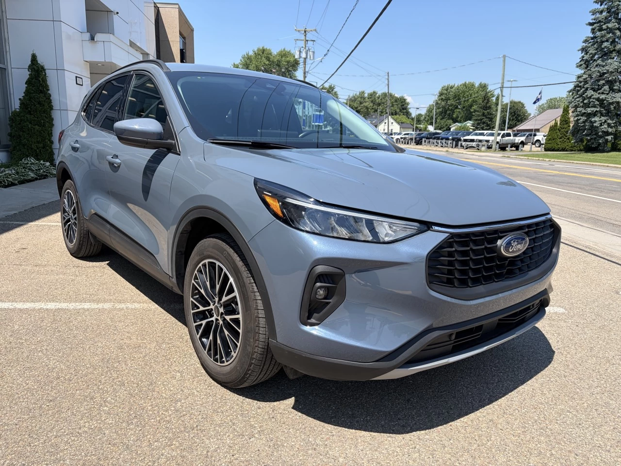 2025 Ford Escape PHEV https://www.st-norbertford.com/resize/b990ff35b810a3abc0cc817b2ca24889-1