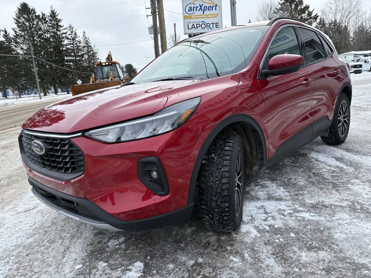2023 Ford Escape PHEV https://www.st-norbertford.com/resize/b990ff35b810a3abc0cc817b2ca24889-1