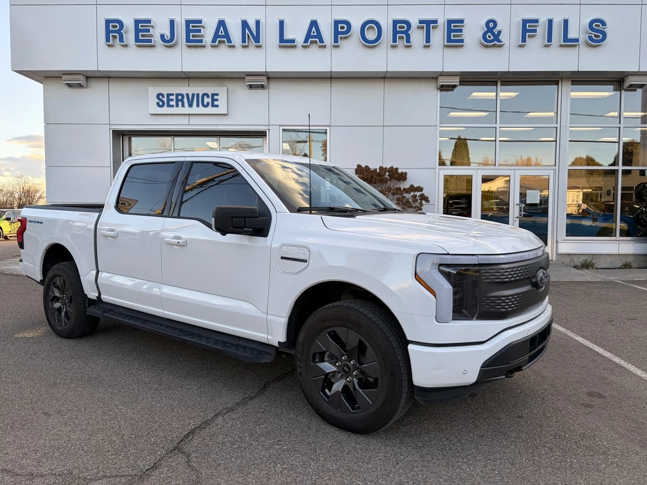 2023 Ford F-150 Lightning XLT Extended Range 131 KWH https://www.st-norbertford.com/resize/b990ff35b810a3abc0cc817b2ca24889-1