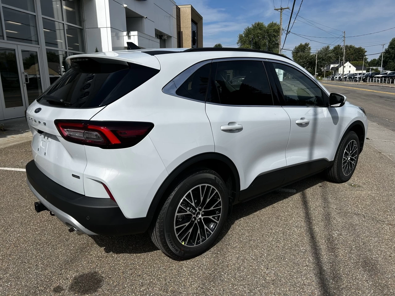 2025 Ford Escape PHEV https://www.st-norbertford.com/resize/b990ff35b810a3abc0cc817b2ca24889-1