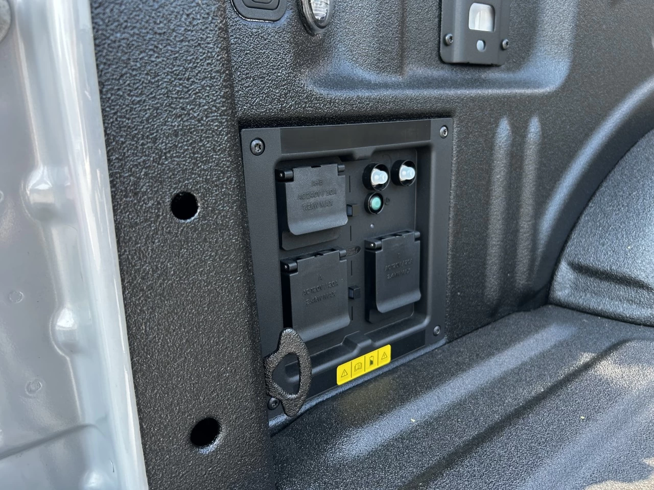 2025 Ford F-150 Lightning FLASH 4X4 https://www.st-norbertford.com/resize/b990ff35b810a3abc0cc817b2ca24889-1