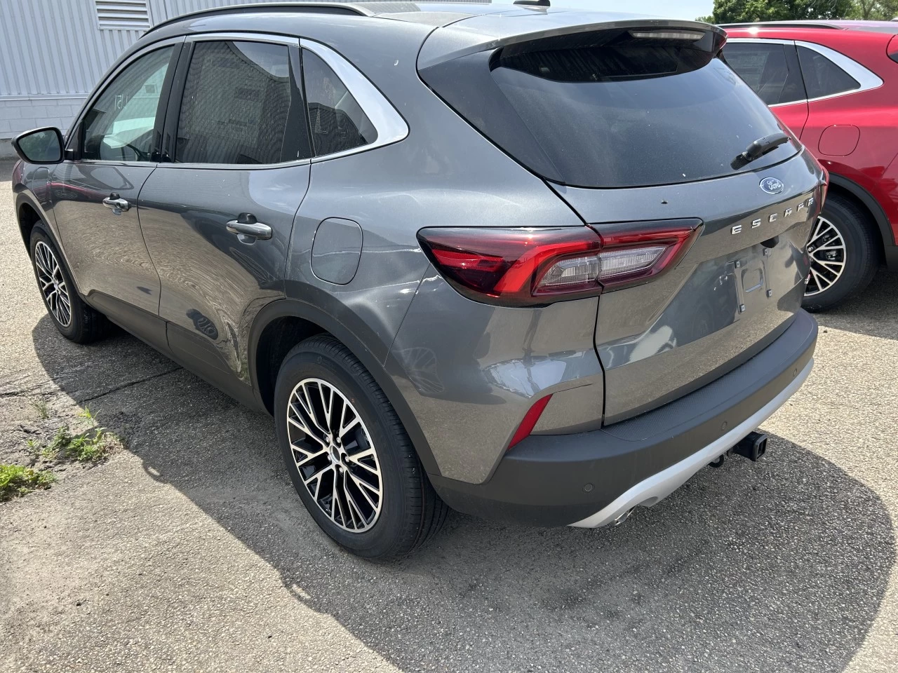 2025 Ford Escape PHEV FWD https://www.st-norbertford.com/resize/b990ff35b810a3abc0cc817b2ca24889-1