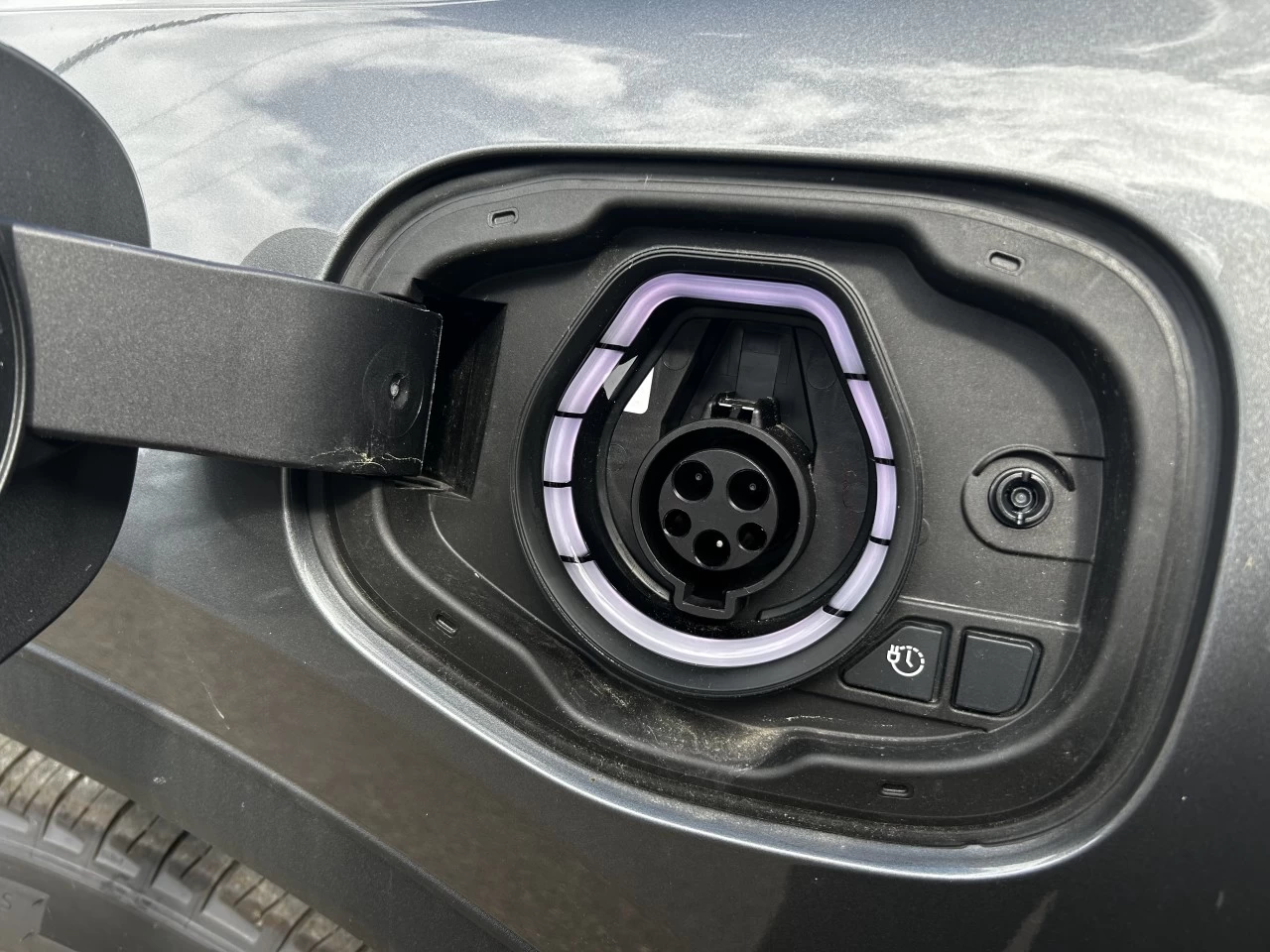 2025 Ford Escape PHEV FWD https://www.st-norbertford.com/resize/b990ff35b810a3abc0cc817b2ca24889-1