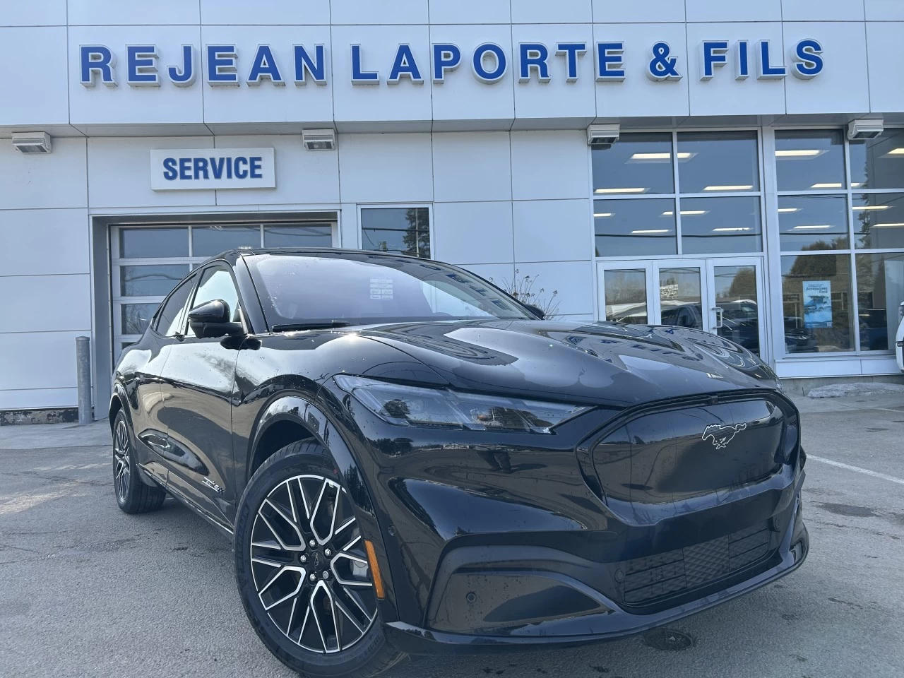 2024 Ford Mustang Mach-E PREMIUM AWD https://www.st-norbertford.com/resize/b990ff35b810a3abc0cc817b2ca24889-1