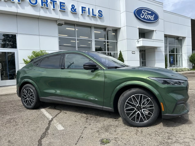 Ford Mustang Mach-E PREMIUM AWD 2025