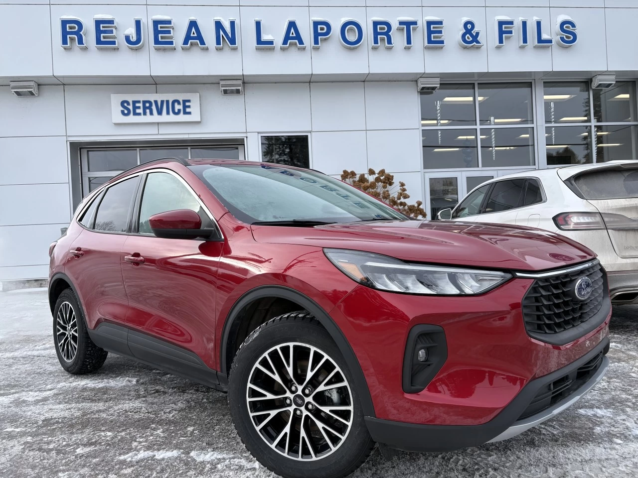 2023 Ford Escape PHEV https://www.st-norbertford.com/resize/b990ff35b810a3abc0cc817b2ca24889-1