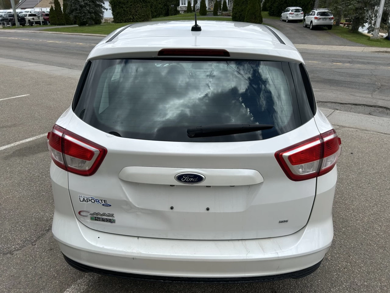 2017 Ford C-Max Énergie SE https://www.st-norbertford.com/resize/b990ff35b810a3abc0cc817b2ca24889-1
