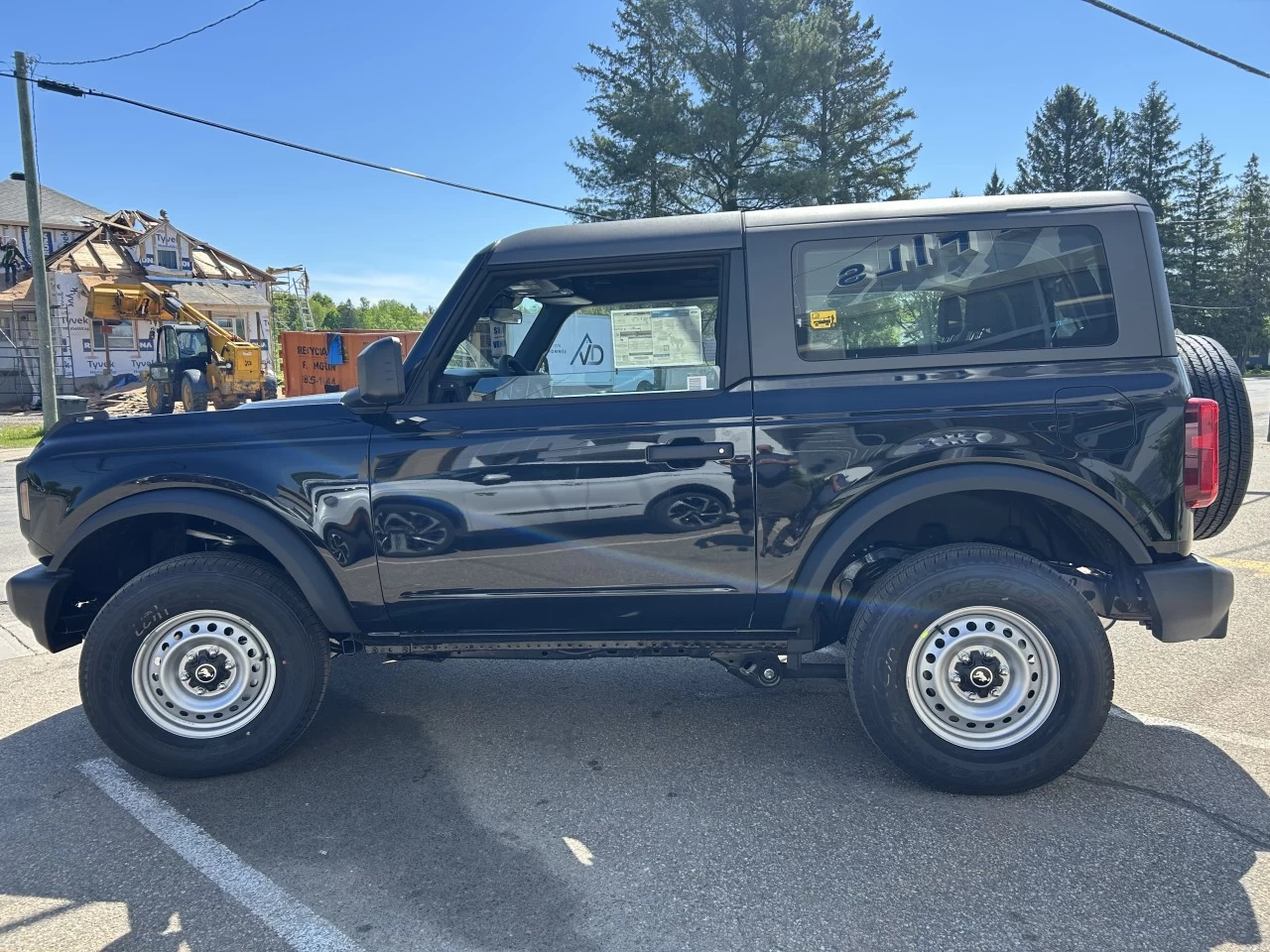 2025 Ford Bronco Base Main Image