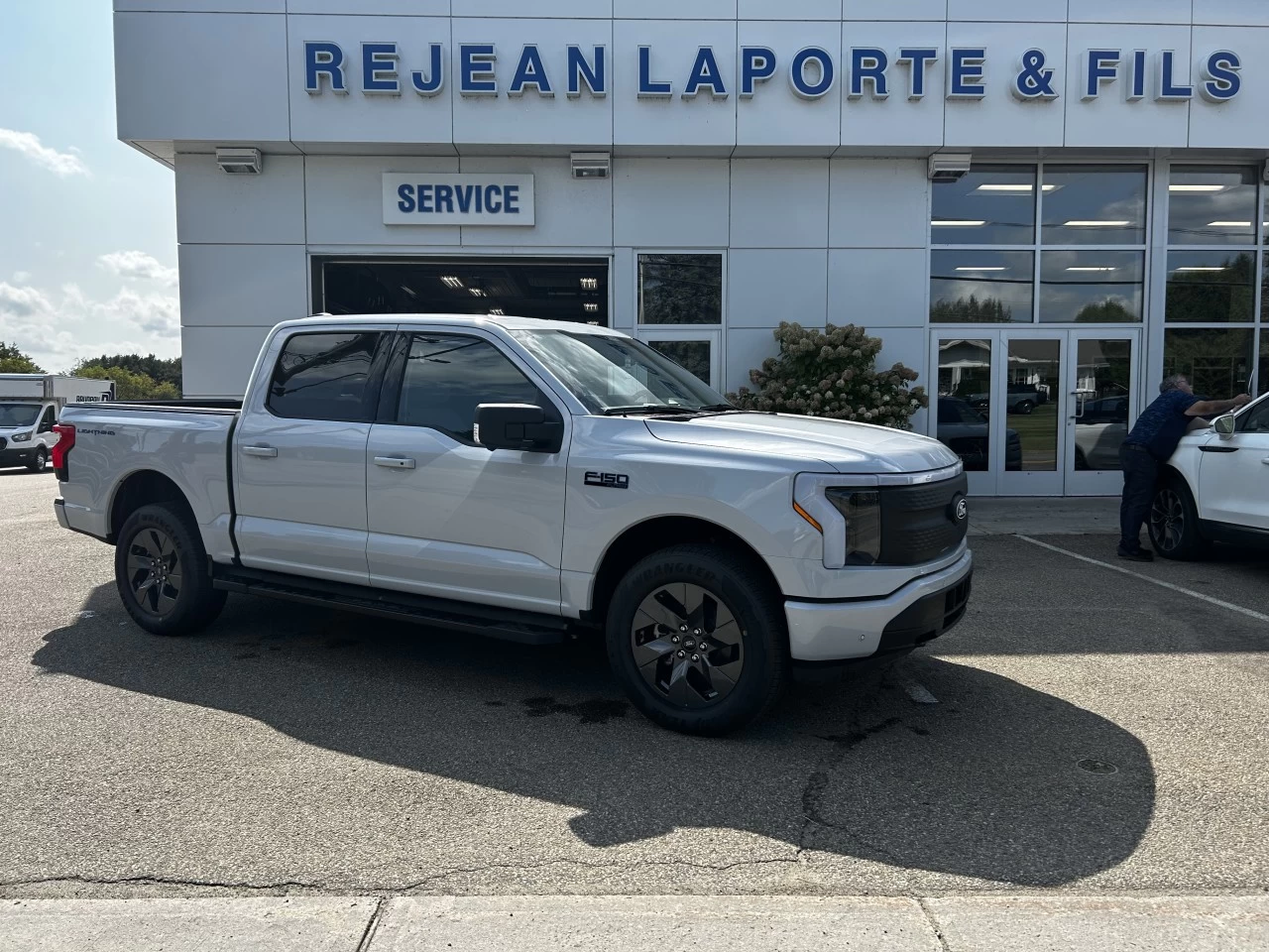 2025 Ford F-150 Lightning FLASH https://www.st-norbertford.com/resize/b990ff35b810a3abc0cc817b2ca24889-1
