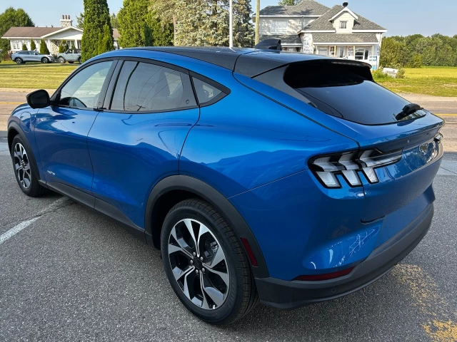 Ford Mustang Mach-E SELECT AWD 2025
