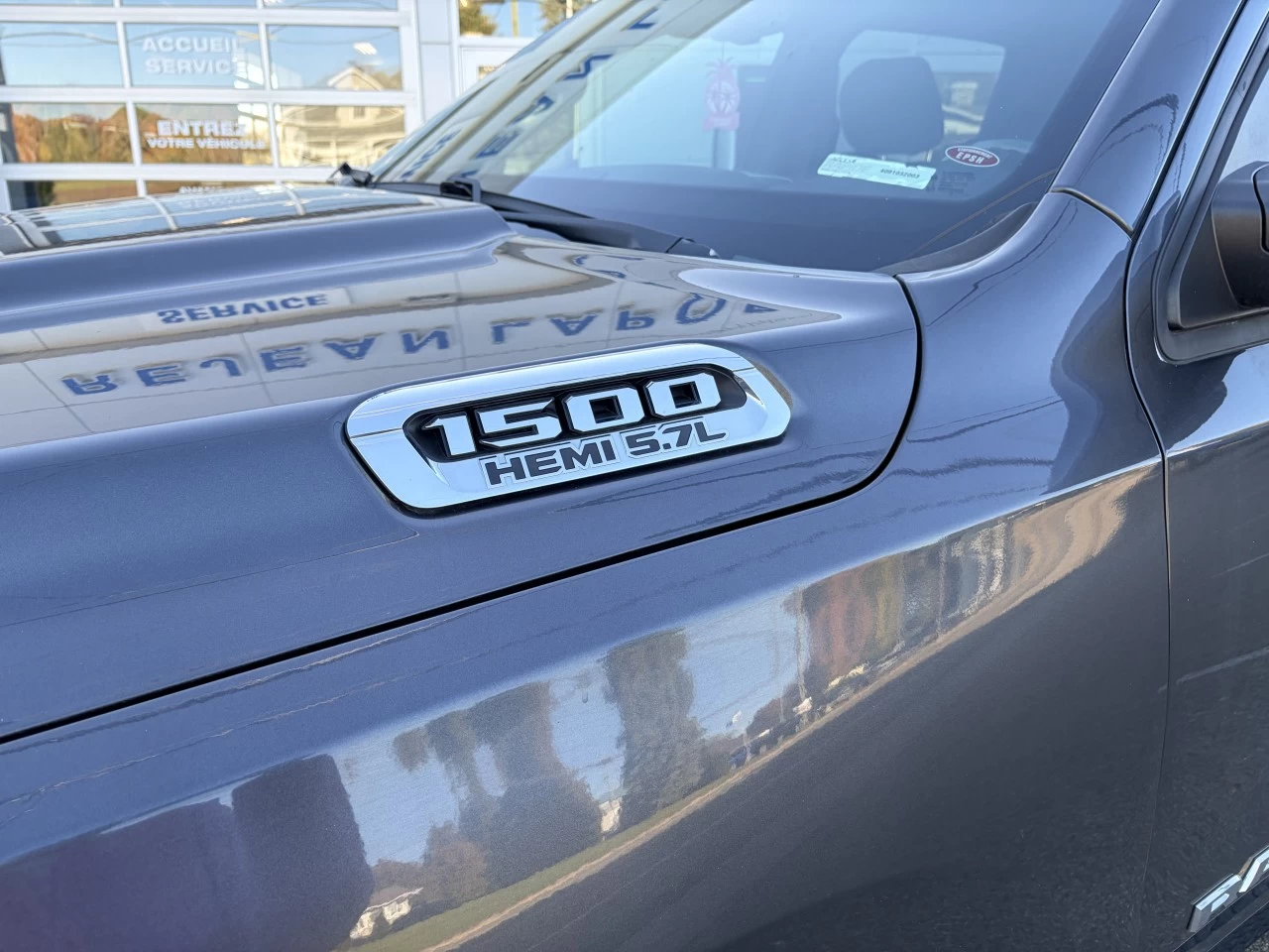 2019 Ram 1500 Big Horn V8 5.7L 4X4 https://www.st-norbertford.com/resize/b990ff35b810a3abc0cc817b2ca24889-1