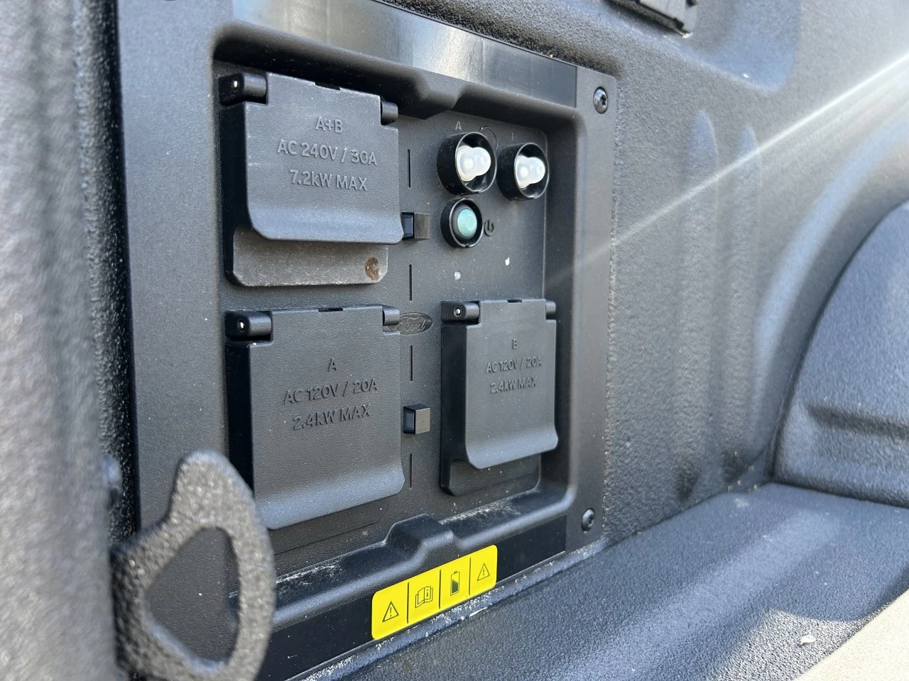 2025 Ford F-150 Lightning FLASH https://www.st-norbertford.com/resize/b990ff35b810a3abc0cc817b2ca24889-1