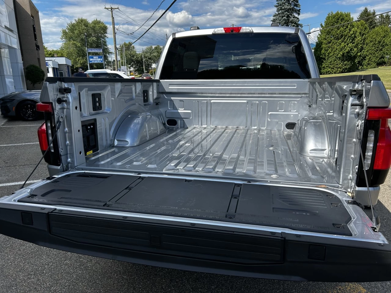 2024 Ford F-150 Lightning XLT 4x4 https://www.st-norbertford.com/resize/b990ff35b810a3abc0cc817b2ca24889-1
