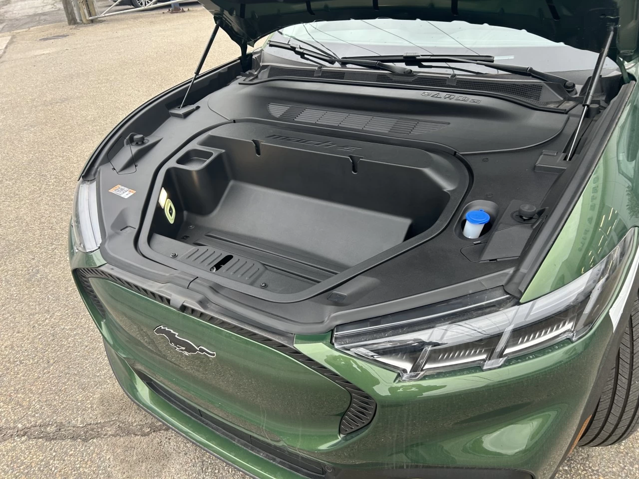 2025 Ford Mustang Mach-E SELECT AWD https://www.st-norbertford.com/resize/b990ff35b810a3abc0cc817b2ca24889-1